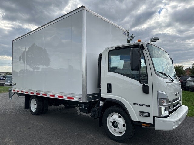 2025 Isuzu NPR/NPR-HD photo 3