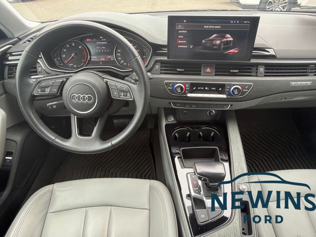2021 Audi A4 40 quattro S tronic Premium's photo
