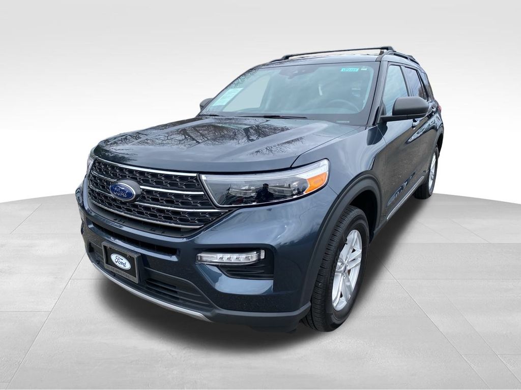 Used 2022 Ford Explorer XLT with VIN 1FMSK8DH0NGA75454 for sale in Bay Shore, NY