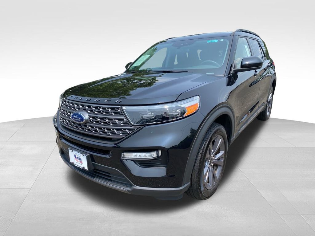Used 2022 Ford Explorer XLT with VIN 1FMSK8DH7NGB26853 for sale in Bay Shore, NY