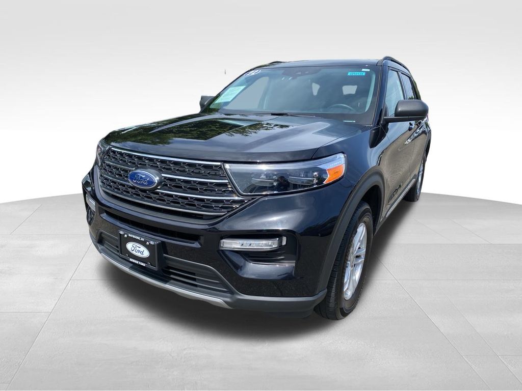 Used 2022 Ford Explorer XLT with VIN 1FMSK8DH3NGA00943 for sale in Bay Shore, NY