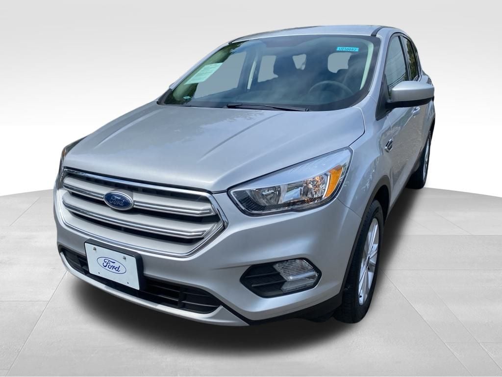 Used 2019 Ford Escape SE with VIN 1FMCU9GD4KUA57422 for sale in Bay Shore, NY