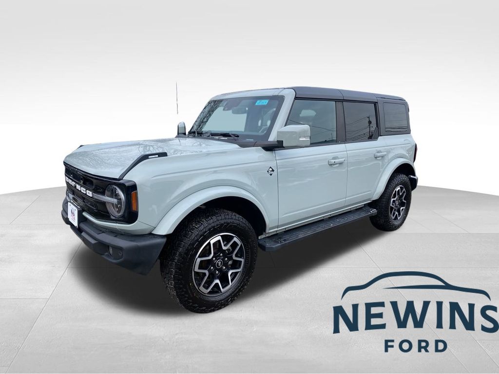 2023 Ford Bronco 4-Door Outer Banks's photo