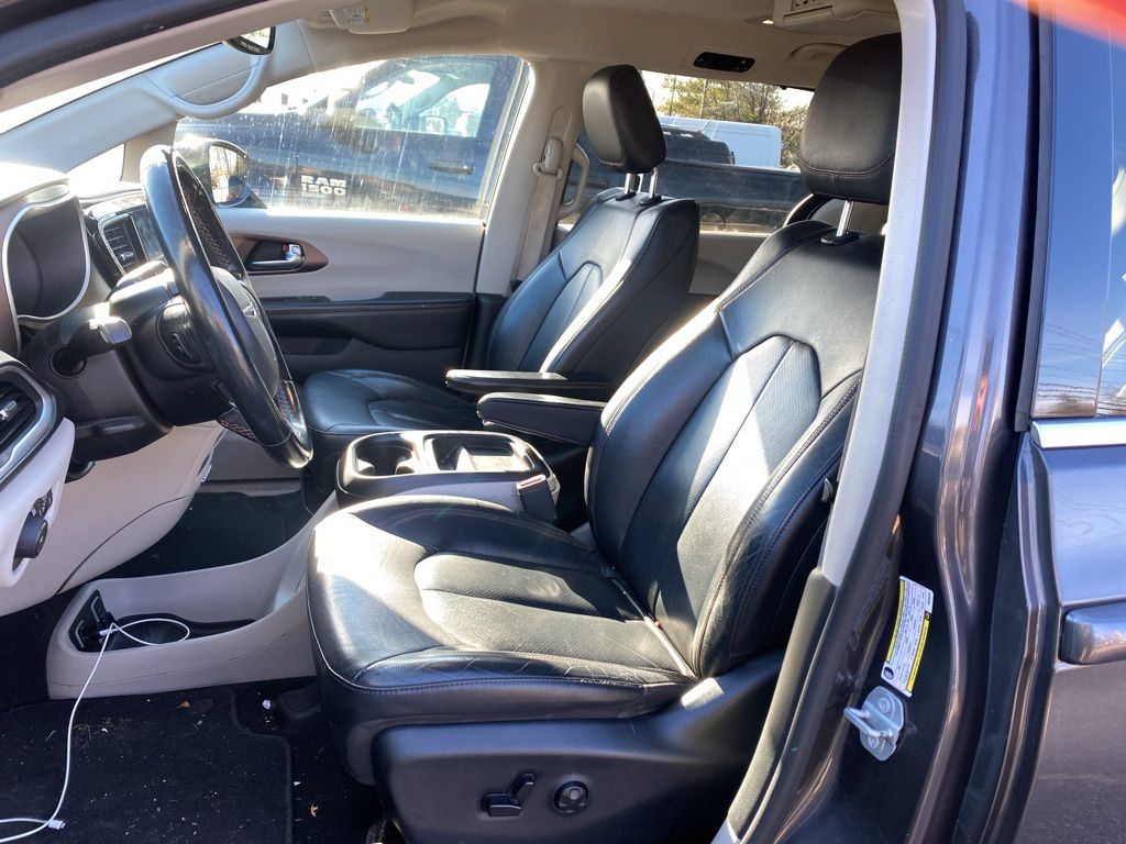 Used 2019 Chrysler Pacifica Touring L with VIN 2C4RC1BG4KR686339 for sale in Bay Shore, NY