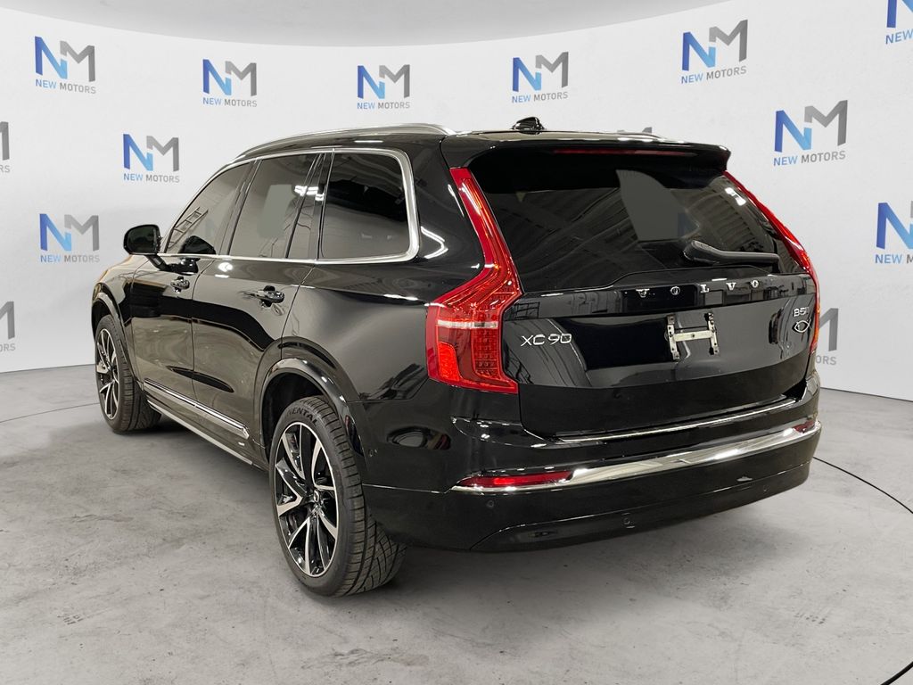 2023 Volvo XC90 B5 Plus photo 3