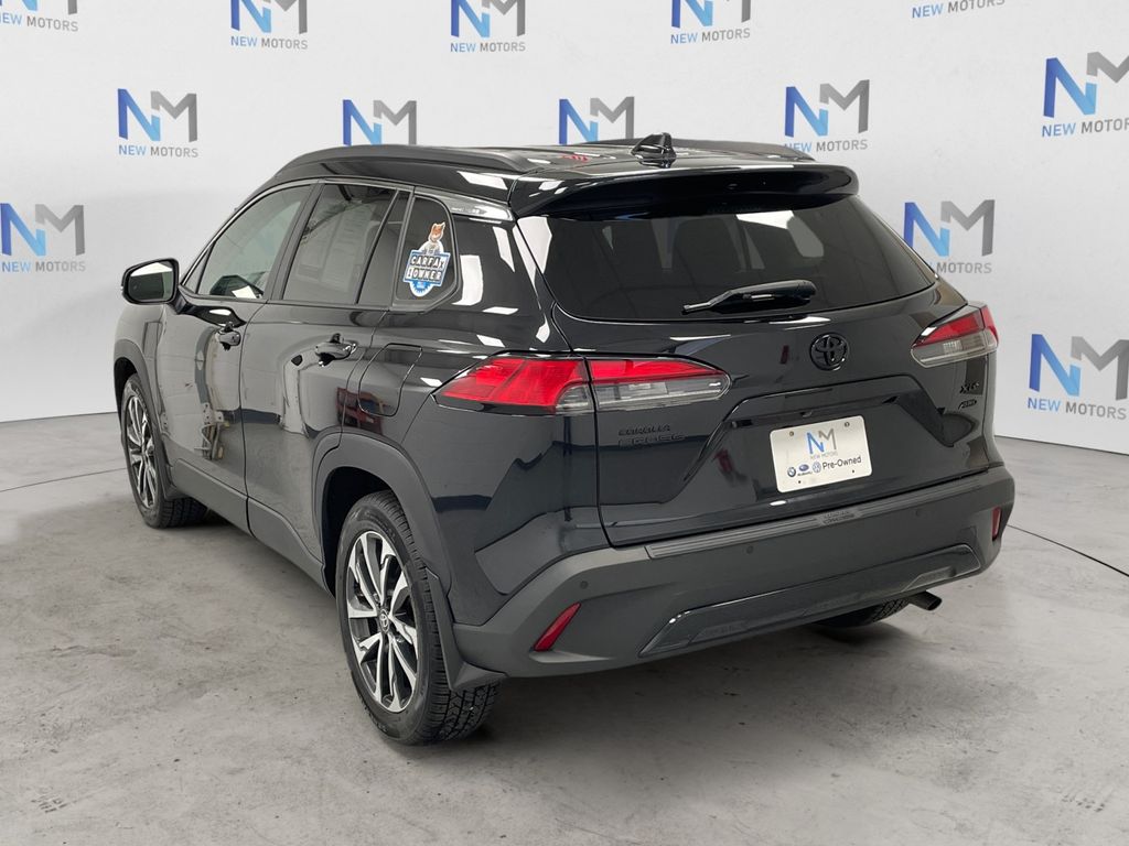 2022 Toyota Corolla Cross XLE photo 3