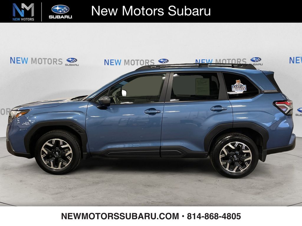 2025 Subaru Forester Premium Base photo 2