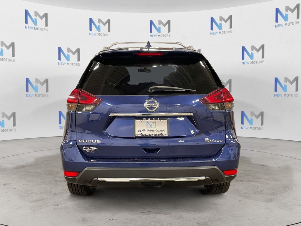 2018 Nissan Rogue SV photo 4
