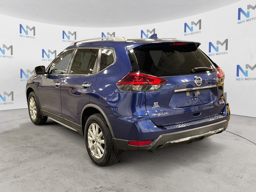 2018 Nissan Rogue SV photo 3
