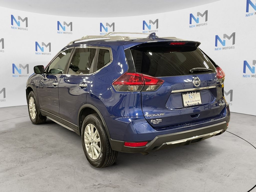 2018 Nissan Rogue SV photo 3