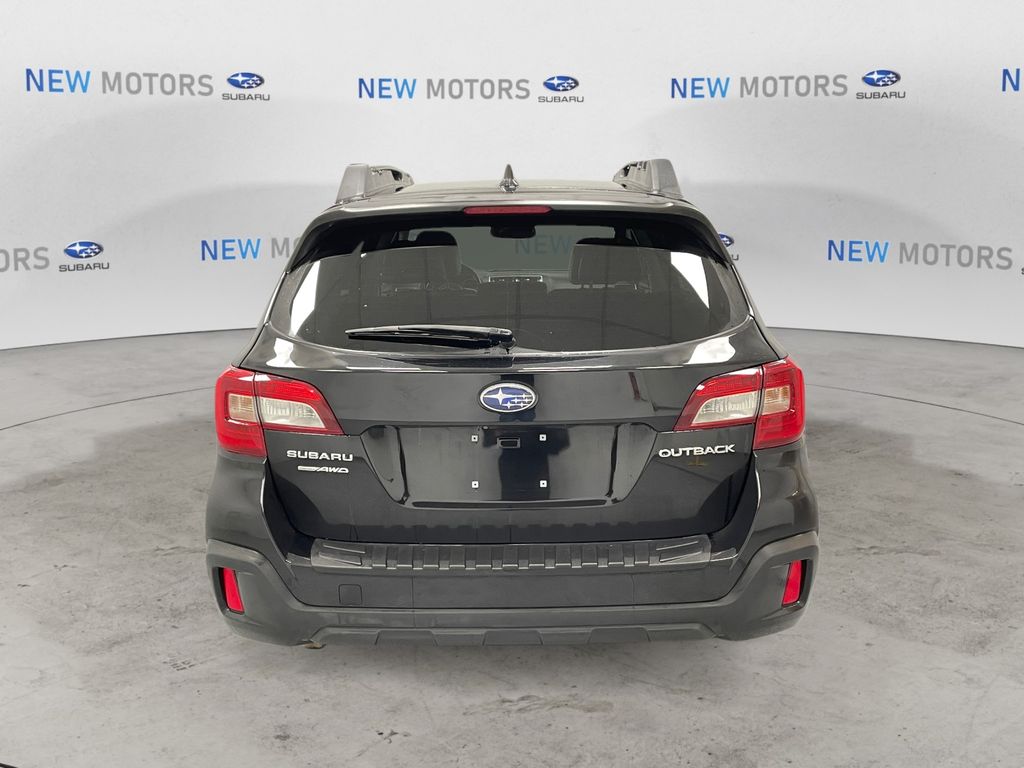 2018 Subaru Outback 2.5i Limited photo 2