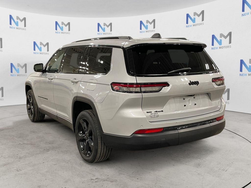 2022 Jeep Grand Cherokee Altitude photo 3