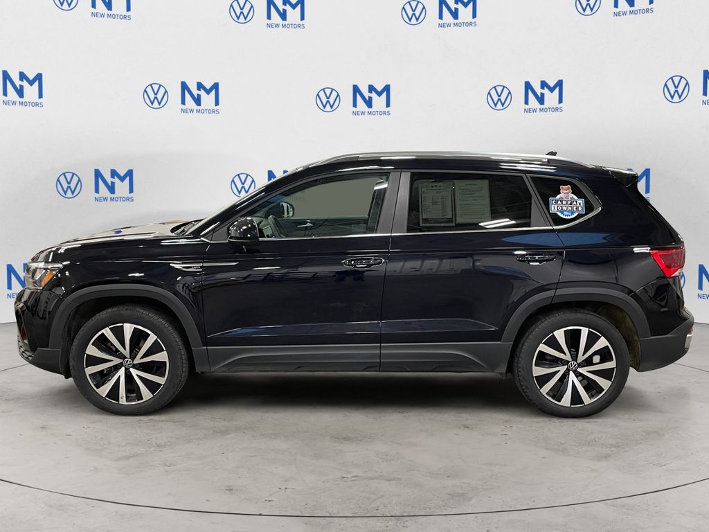 Certified 2022 Volkswagen Taos SE with VIN 3VVLX7B26NM098036 for sale in Erie, PA