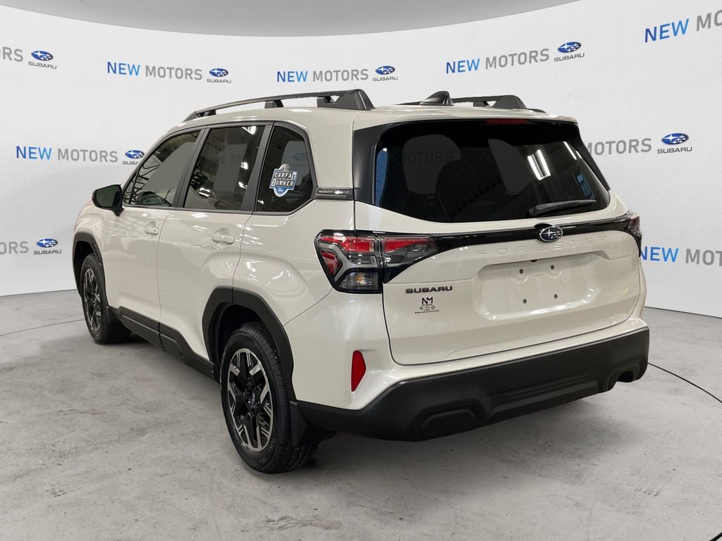 2025 Subaru Forester Premium photo 3