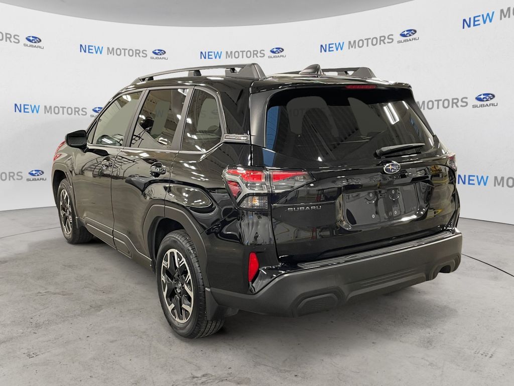 2025 Subaru Forester Premium photo 3