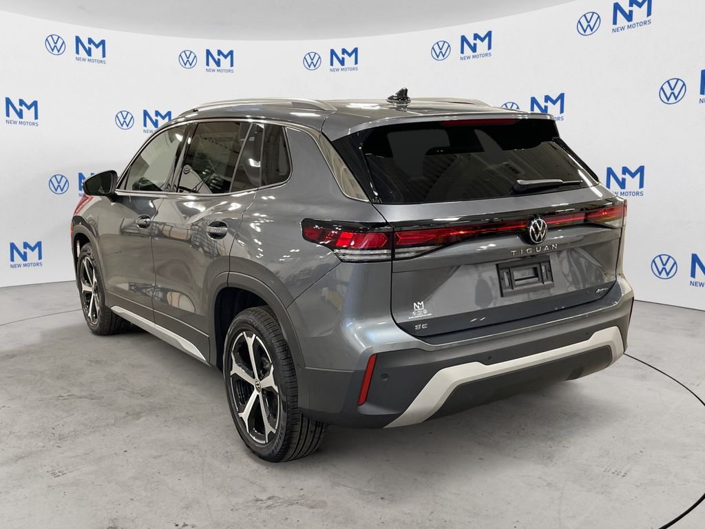2025 Volkswagen Tiguan SE photo 3