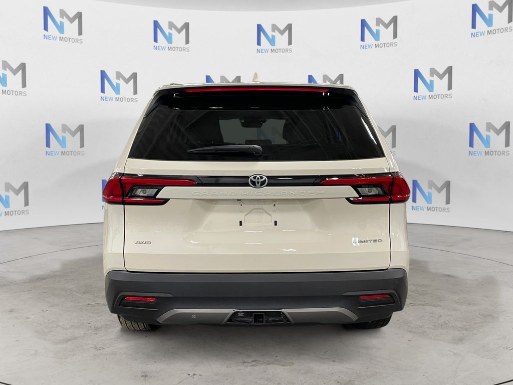 2024 Toyota Grand Highlander Limited photo 3