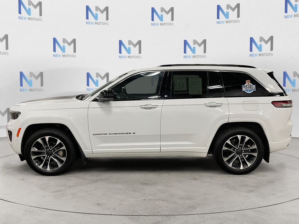 2023 Jeep Grand Cherokee Overland photo 2