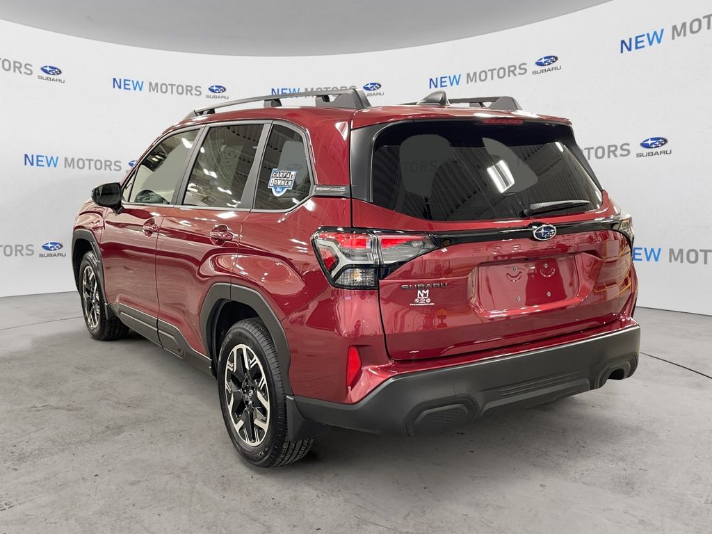 2025 Subaru Forester Premium photo 3