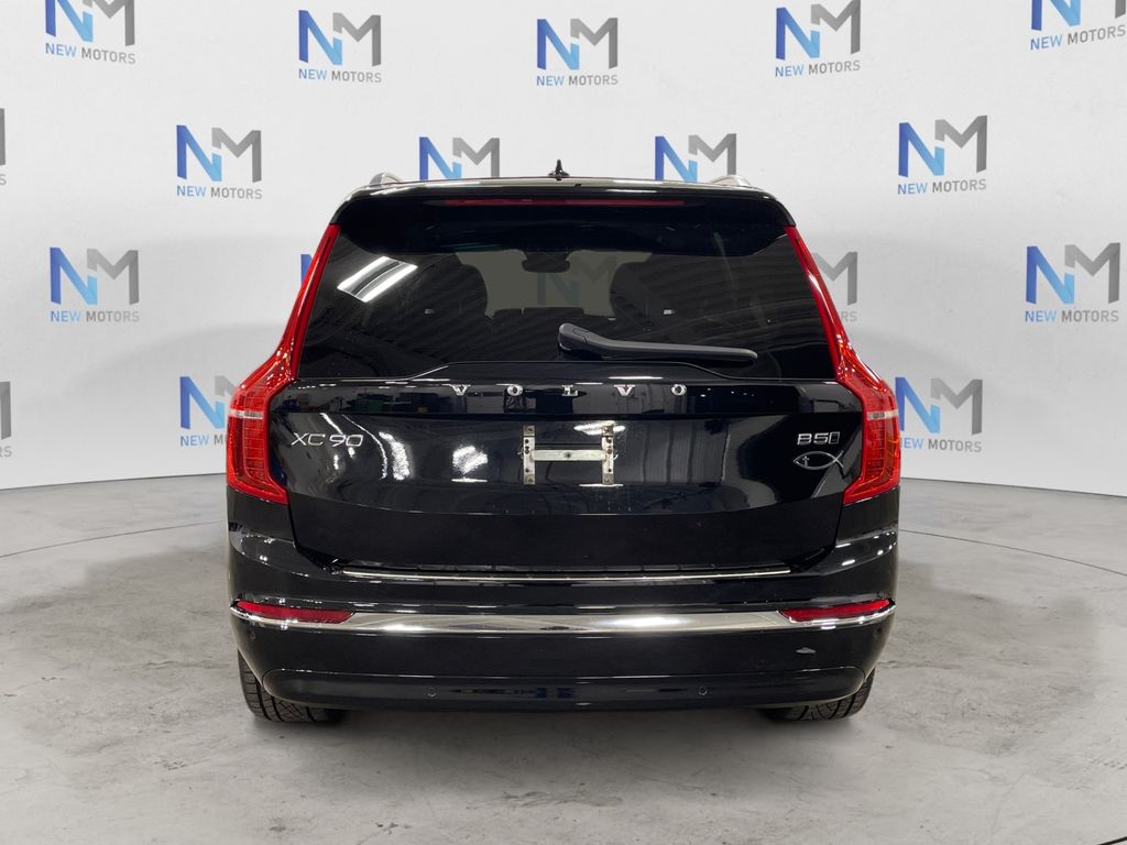 2023 Volvo XC90 B5 Plus photo 4