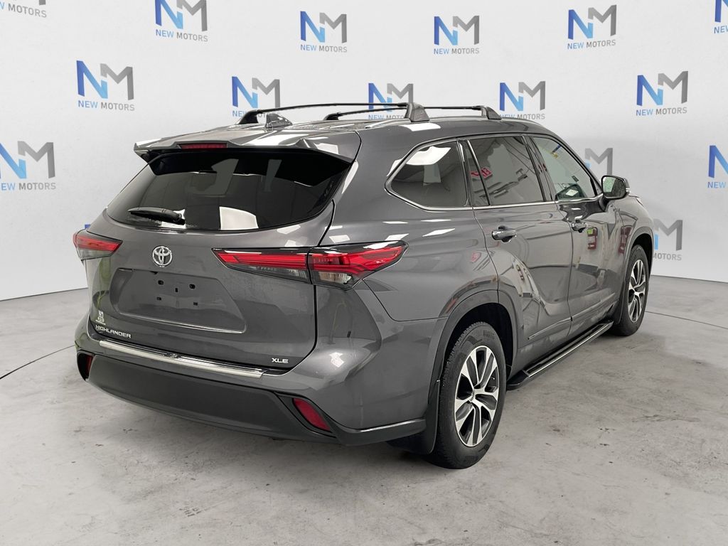 2021 Toyota Highlander XLE photo 4