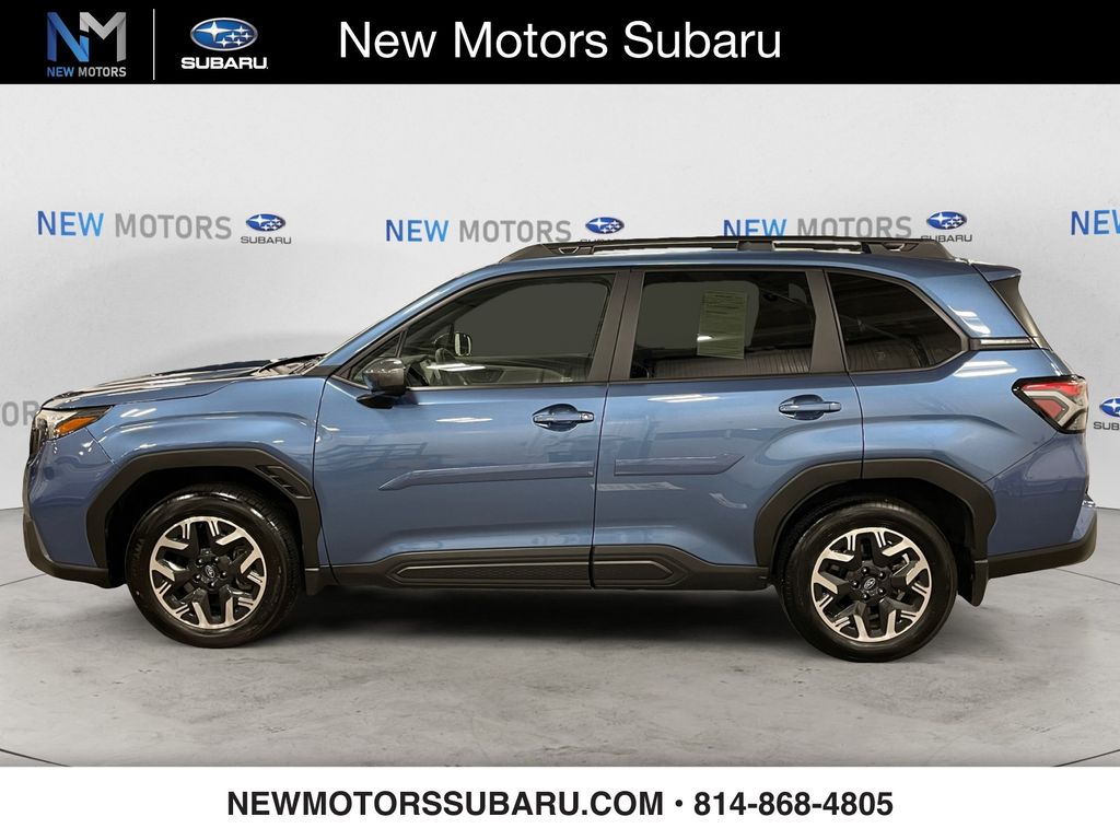 2025 Subaru Forester Premium Base photo 2