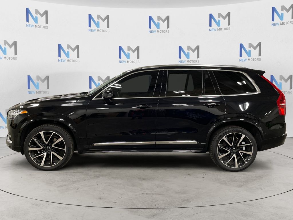 2023 Volvo XC90 B5 Plus photo 2