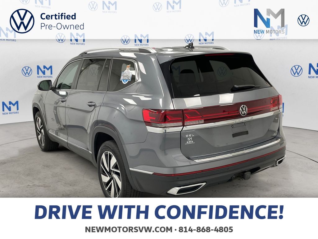 2024 Volkswagen Atlas SEL photo 3