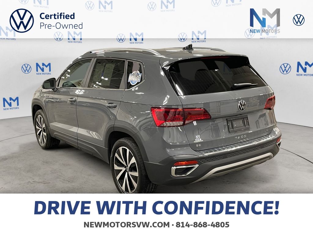 2023 Volkswagen Taos SE photo 3
