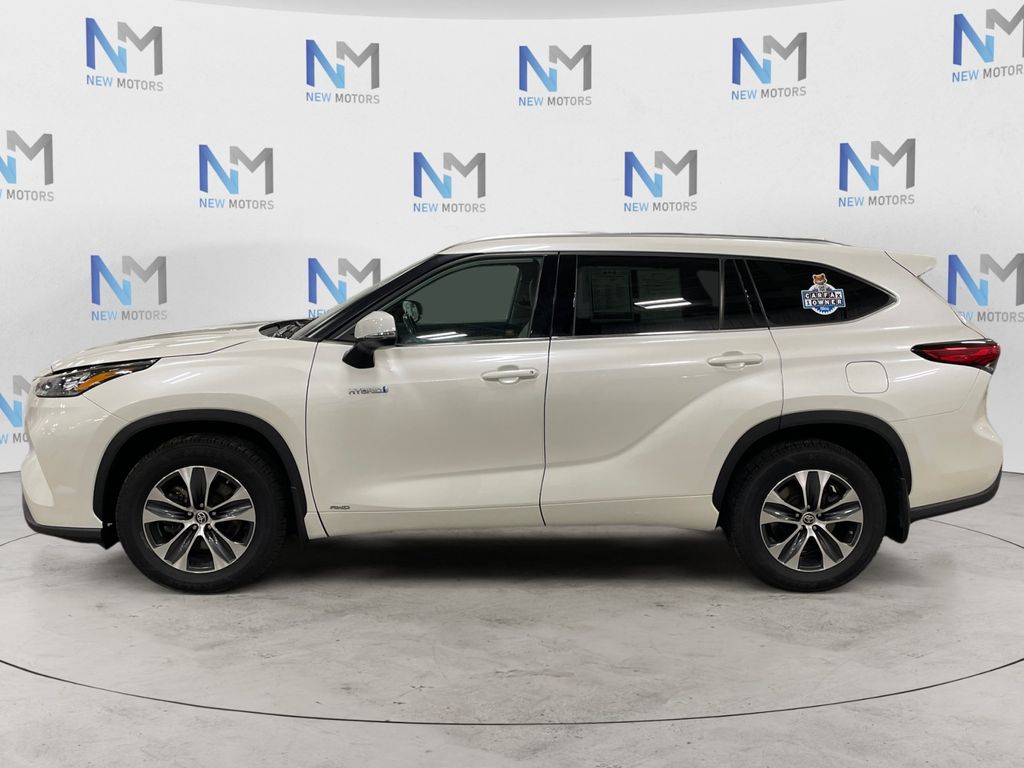 2020 Toyota Highlander Hybrid XLE photo 2