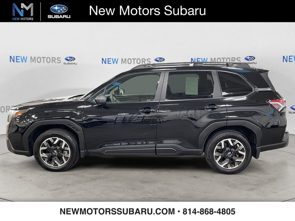 2025 Subaru Forester Premium photo 2