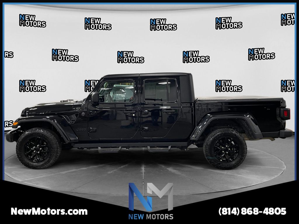 2023 Jeep Gladiator photo 2 of 15