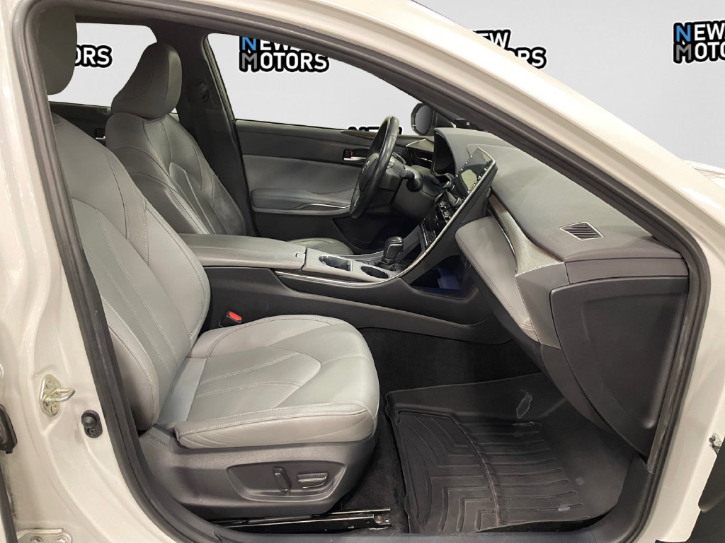 2021 Toyota Avalon photo 15 of 16