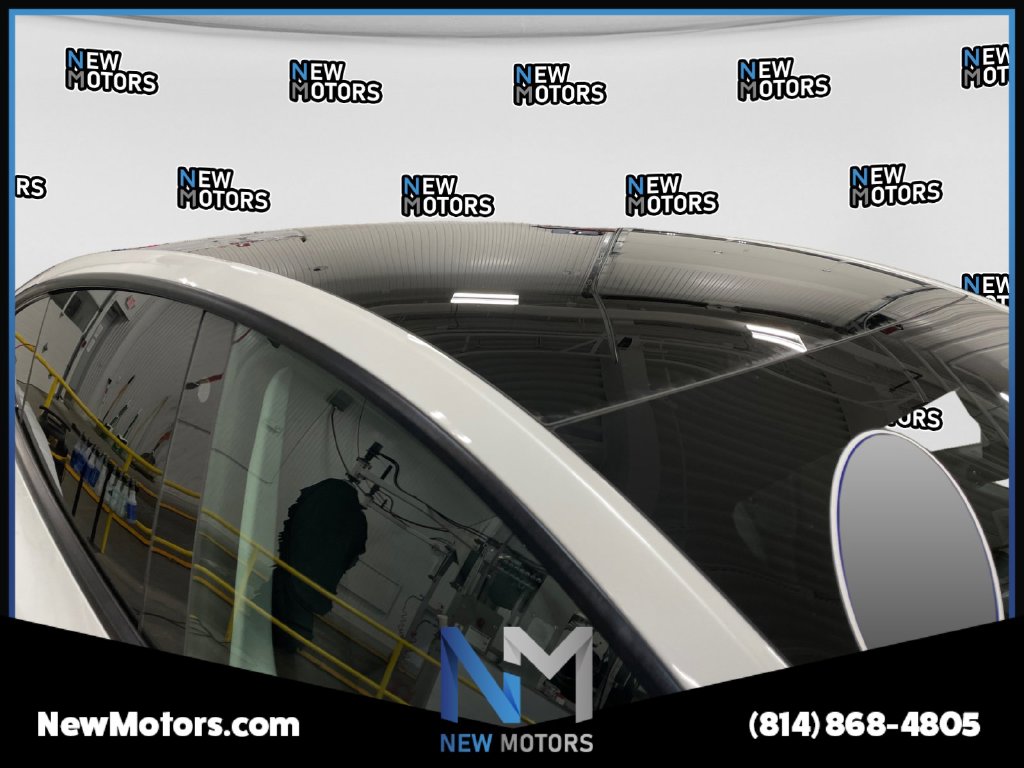 2021 Tesla Model Y photo 16 of 17