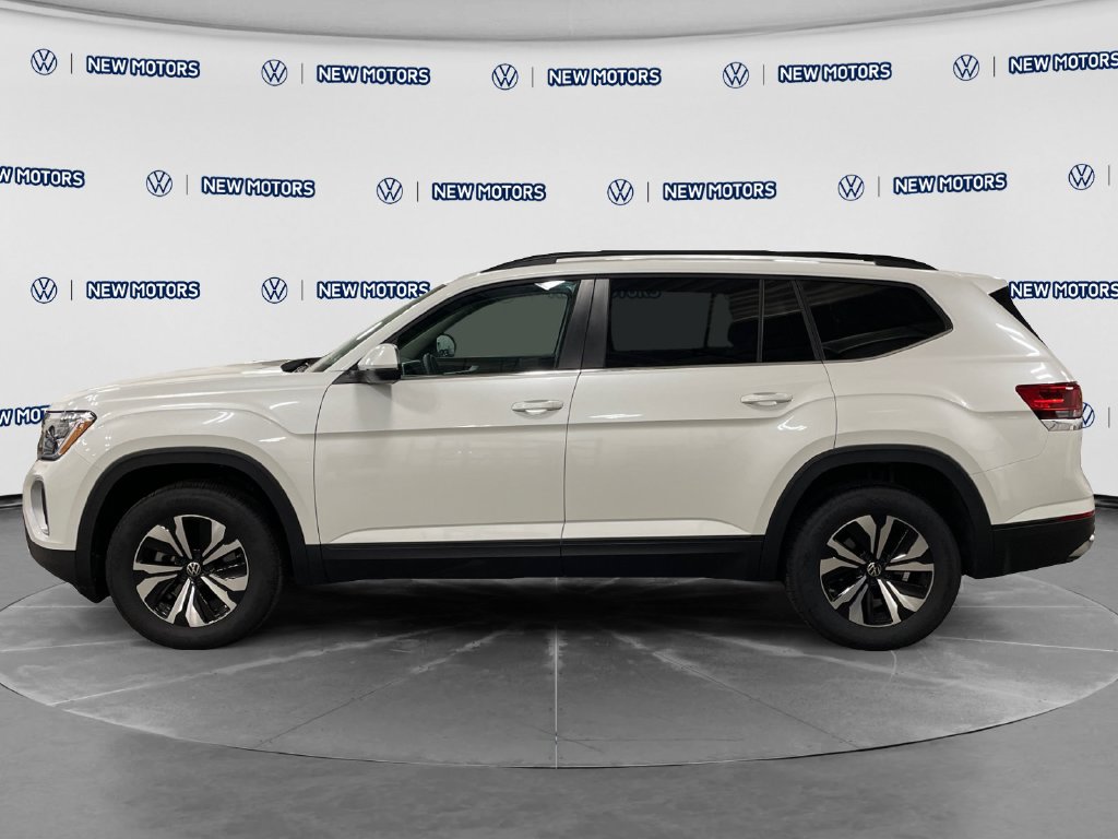 2026 Volkswagen Atlas photo 2 of 13