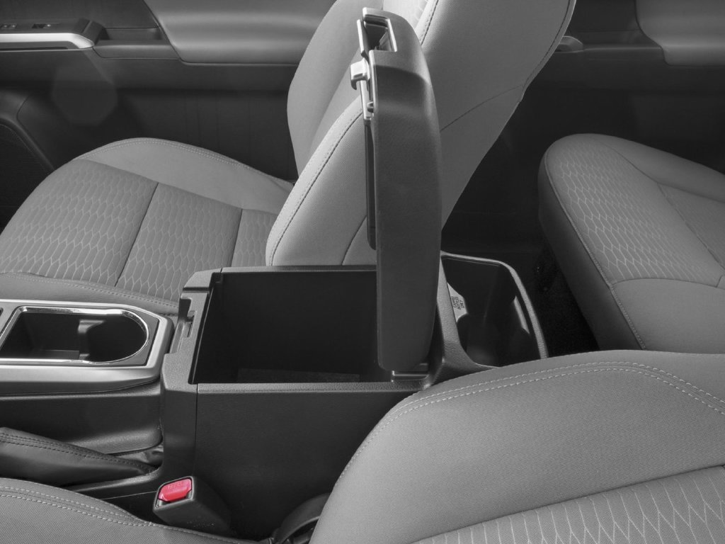 2017 Toyota Tacoma photo 9 of 10