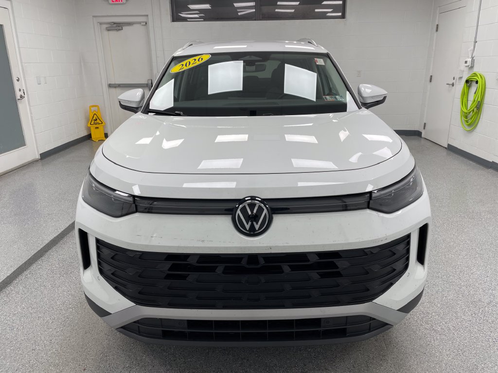2026 Volkswagen Tiguan photo 2 of 13