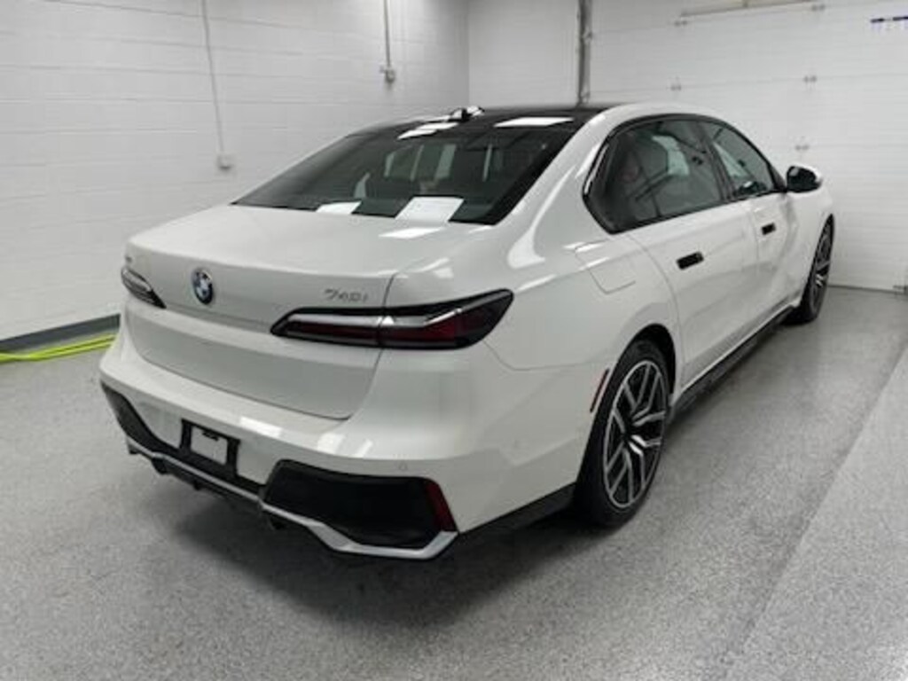 Certified 2025 BMW 740i xDrive Sedan