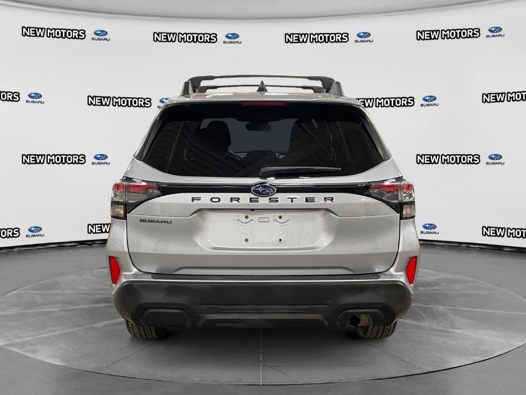 2025 Subaru Forester photo 4 of 17