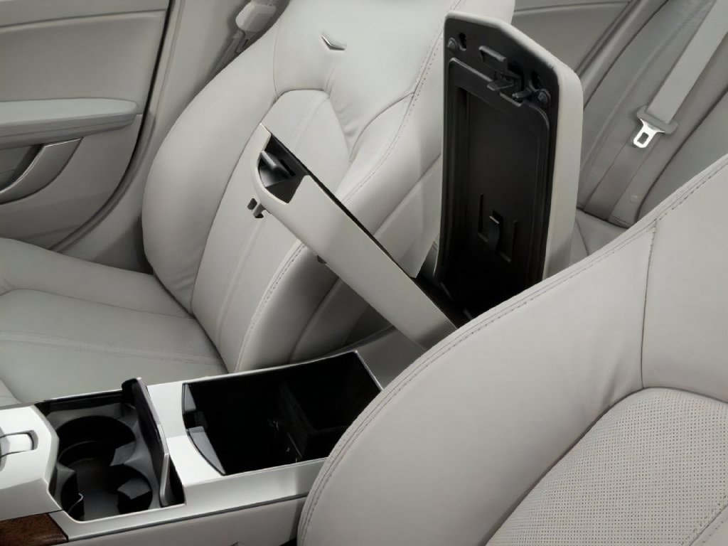 2010 Cadillac CTS photo 12 of 16