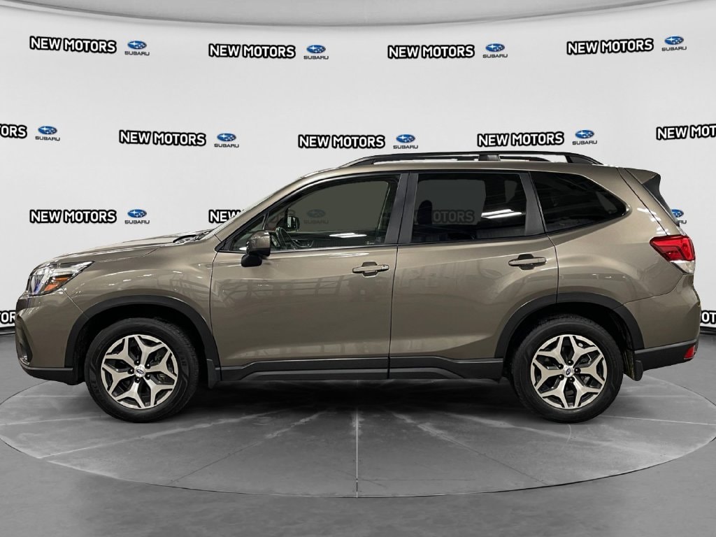 2019 Subaru Forester photo 2 of 16