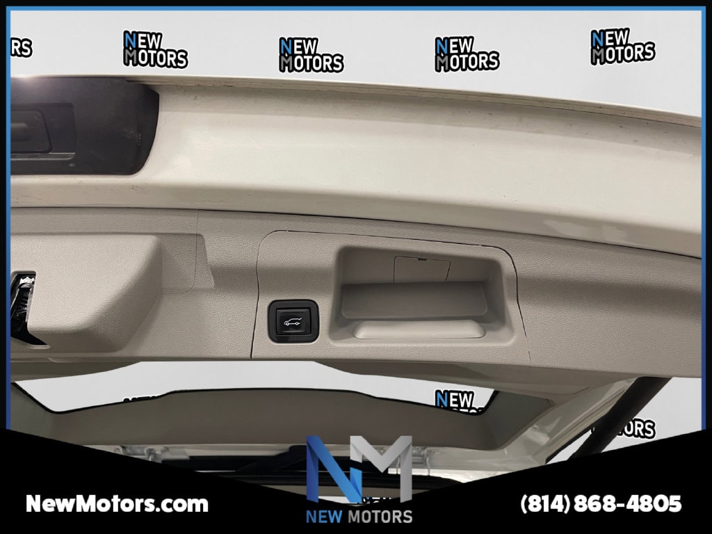 2023 GMC Acadia SLT Summit White at Auto Express Rt. 8