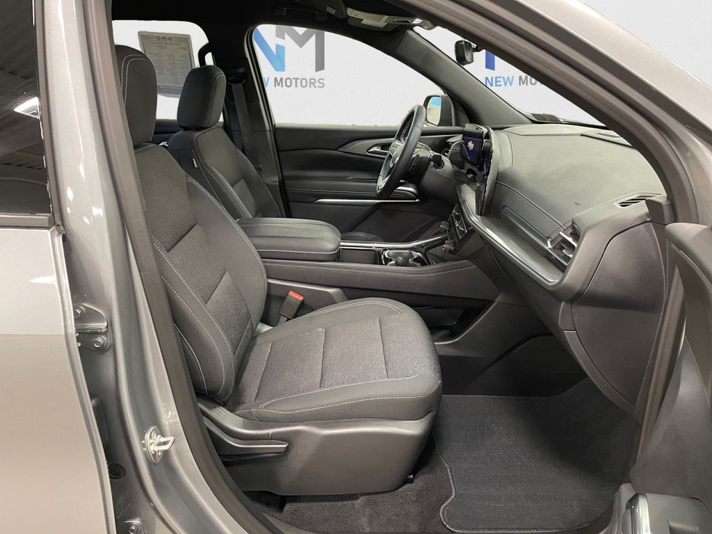 2026 Chevrolet Traverse LT Sterling Gray at Nick Chevrolet