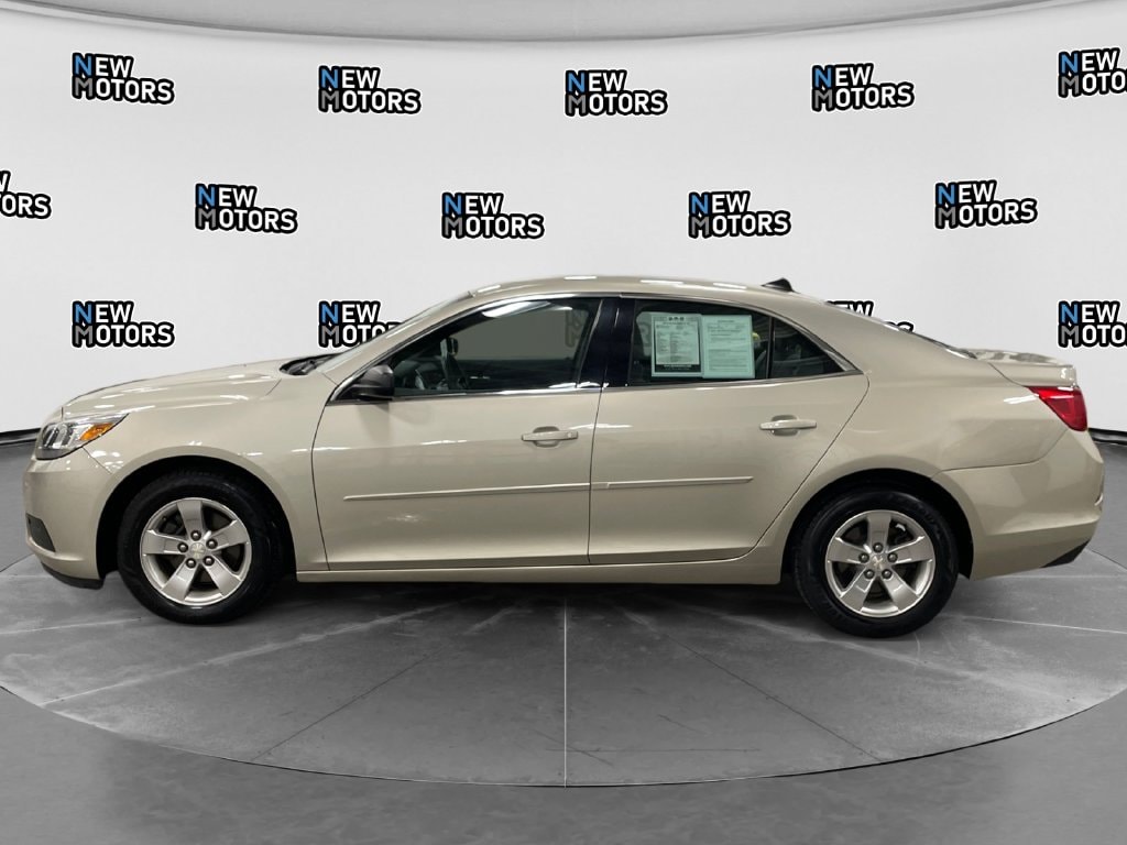 2013 Chevrolet Malibu photo 2 of 15