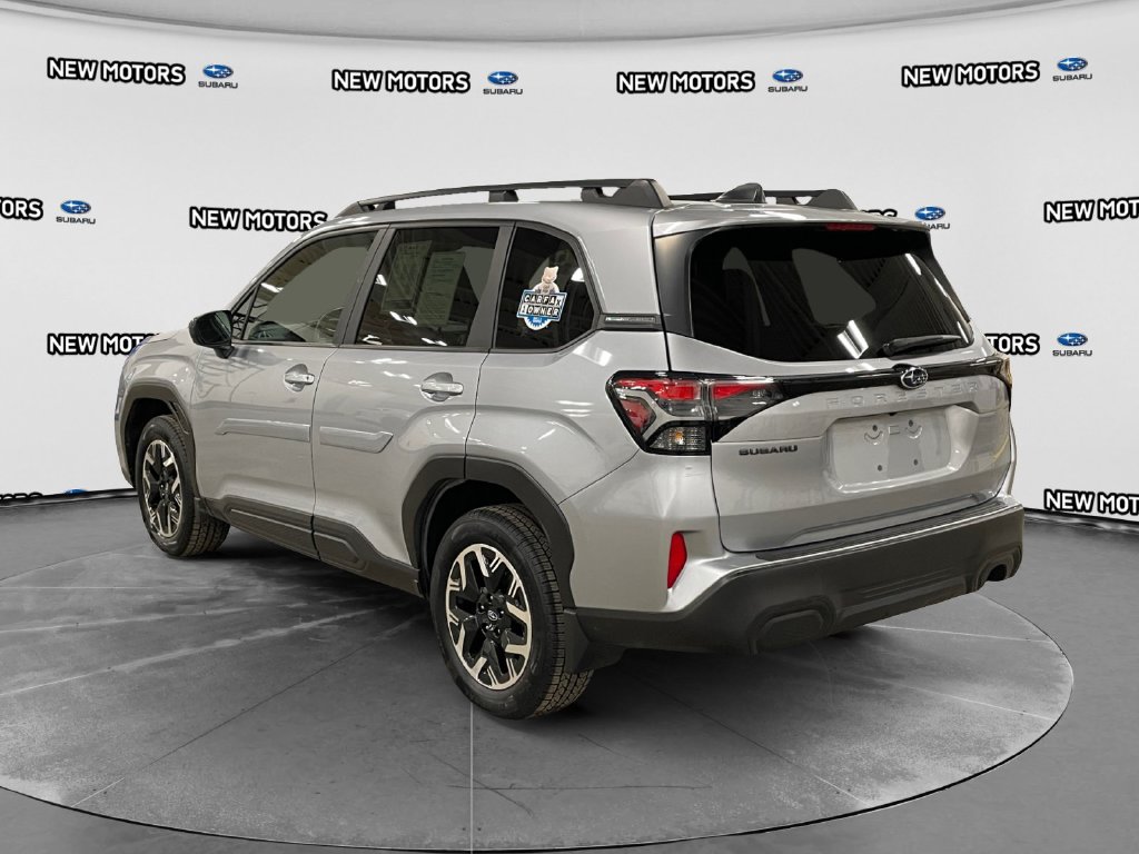 2025 Subaru Forester photo 4 of 18