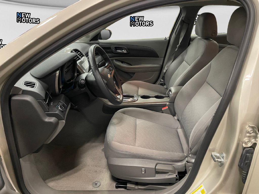 2013 Chevrolet Malibu photo 9 of 15