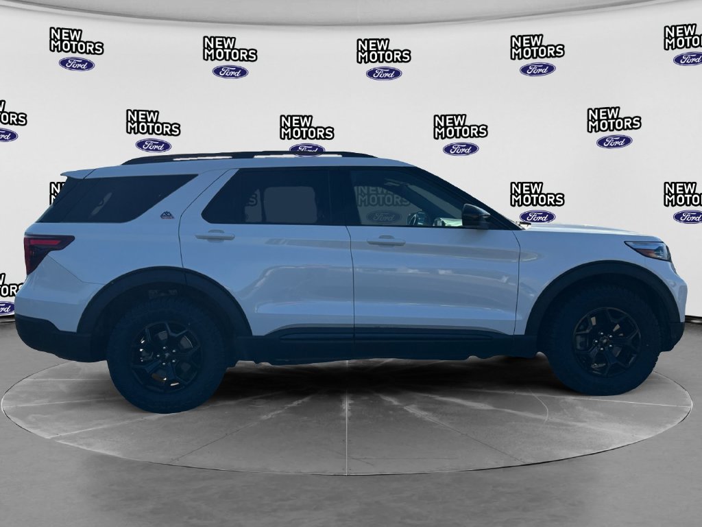2024 Ford Explorer photo 7 of 16
