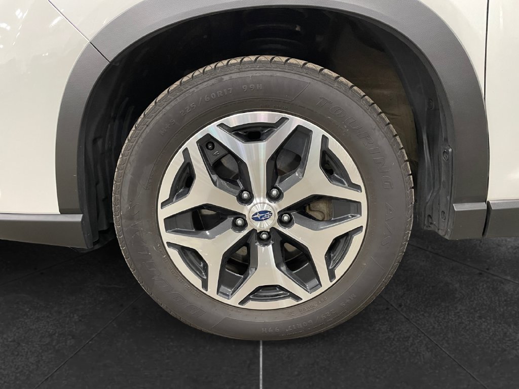 2023 Subaru Forester photo 14 of 17