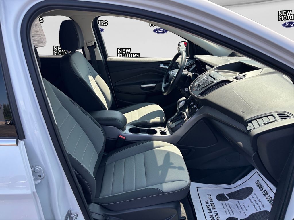 2016 Ford Escape SE Oxford White at Auto Express Rt. 8