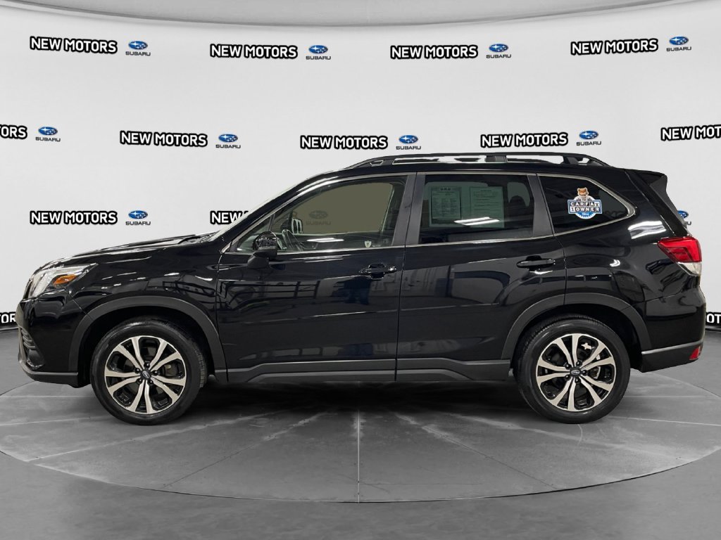 2023 Subaru Forester photo 2 of 17